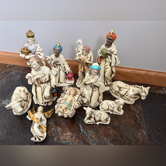 Other - Vintage 12 piece Nativity set. Made in Japan